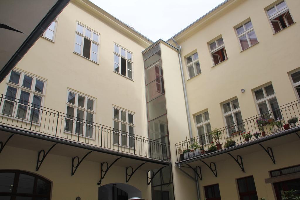 Mighty Prague Apartments Truhlarska Стая снимка