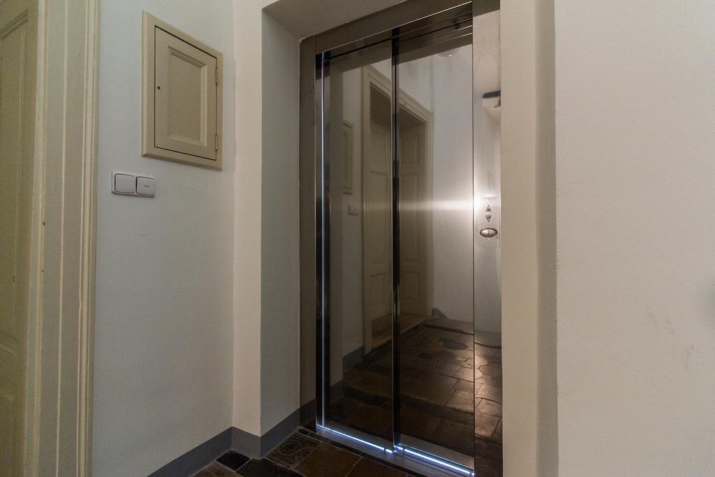Mighty Prague Apartments Truhlarska Екстериор снимка